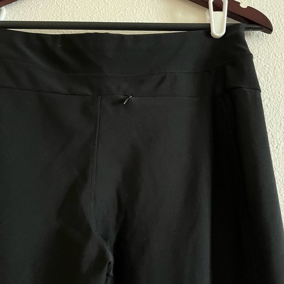 L.L. Bean Size small Black Cropped Flare Yoga Pants - Picture 5 of 6